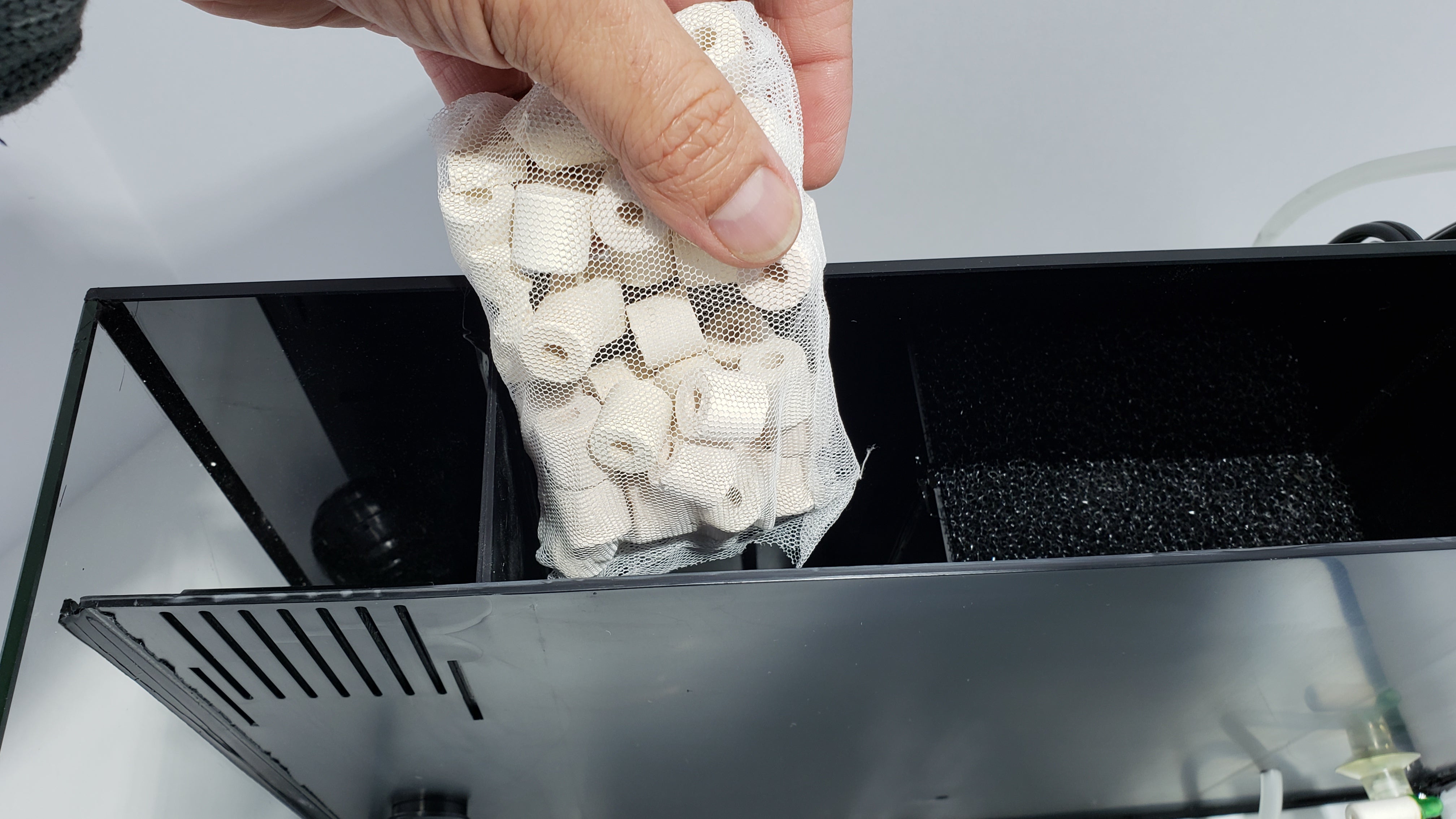 Carbon Bio-Mate Biological Media for5 and 7 gal Full View Aquarium